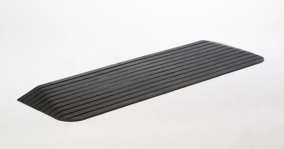 Türschwellenrampe Budget – Schwarz – 110 cm Breite – für Rollstuhl, Rollator, Elektromobil