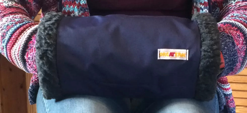 Handmuff – Handschutz für Rollstuhl – warm & wetterfest – schwarz