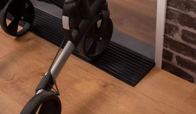 Türschwellenrampe Basic Linie – Schwarz – 100 cm Breite – für Rollstuhl, Rollator, Elektromobil