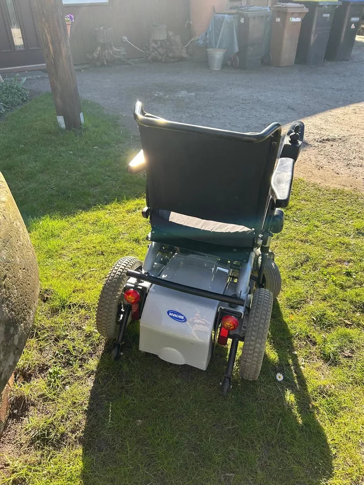 Elektrorollstuhl Invacare Stream – Kompakt und wendig, gebraucht in gutem Zustand