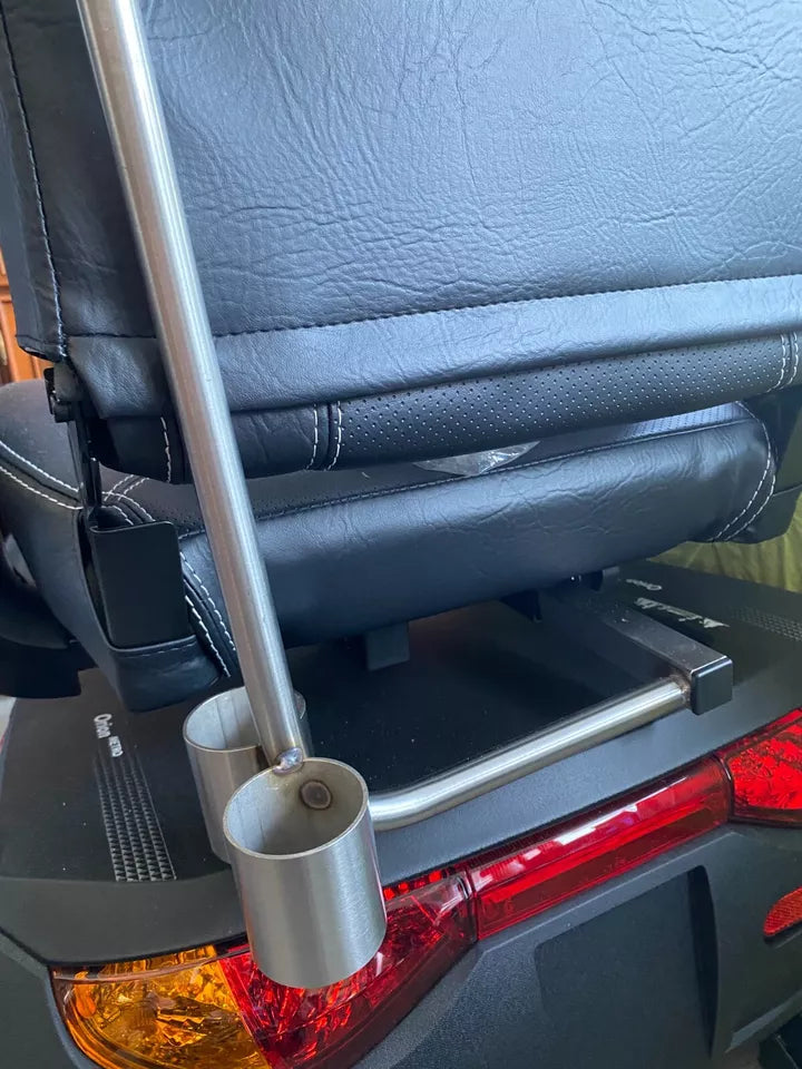 Unterarmgehstützenhalter für Elektromobil – für 2 Gehstützen mit breiterer Gummikapsel