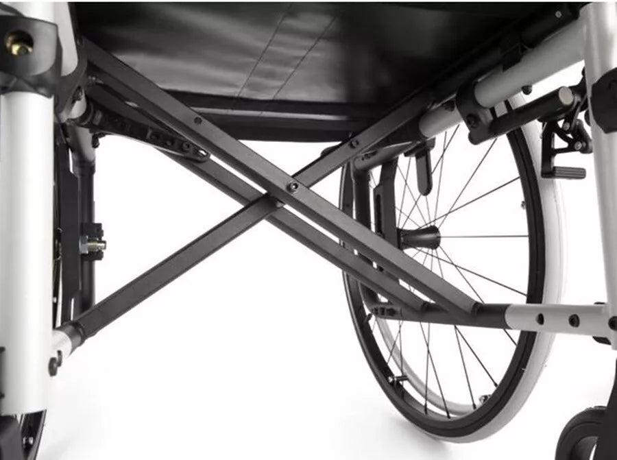 Küschall Compact Attract – Adaptivrollstuhl / Aktivrollstuhl faltbar