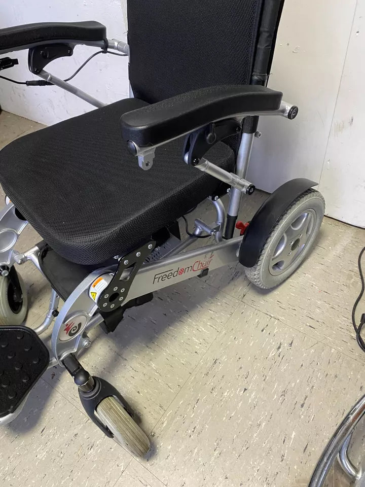 Elektrorollstuhl Freedom Chair A08L – faltbar, leicht, robust – gebraucht