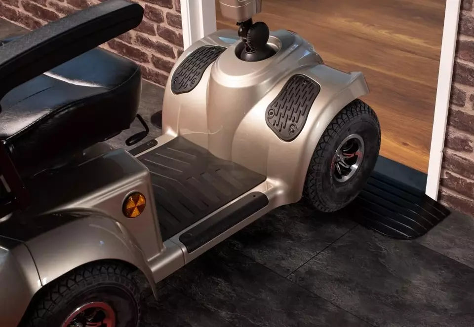 Türschwellenrampe Budget – Schwarz – 110 cm Breite – für Rollstuhl, Rollator, Elektromobil