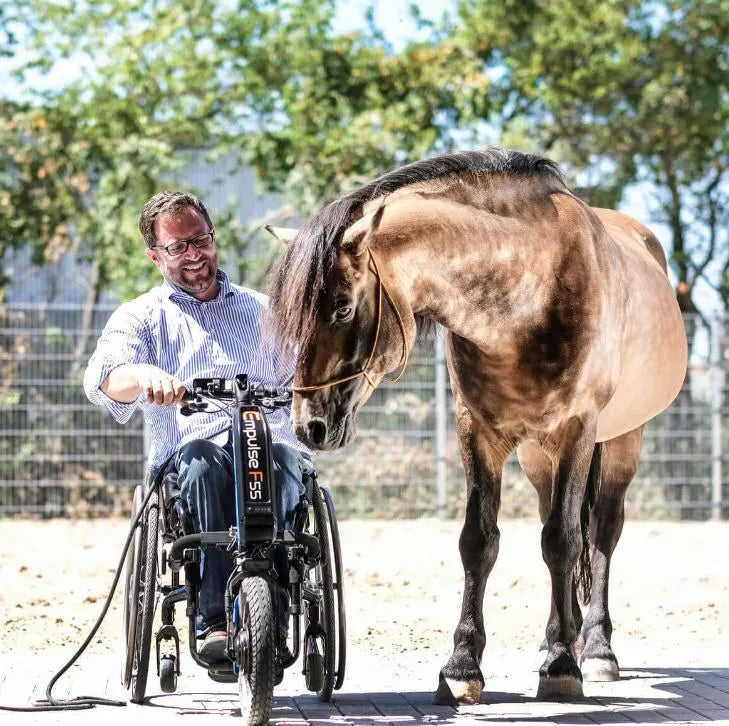 Rollstuhl-Zuggerät Empulse F55 – elektrischer Antrieb – mobil & kompakt – 6 km/h