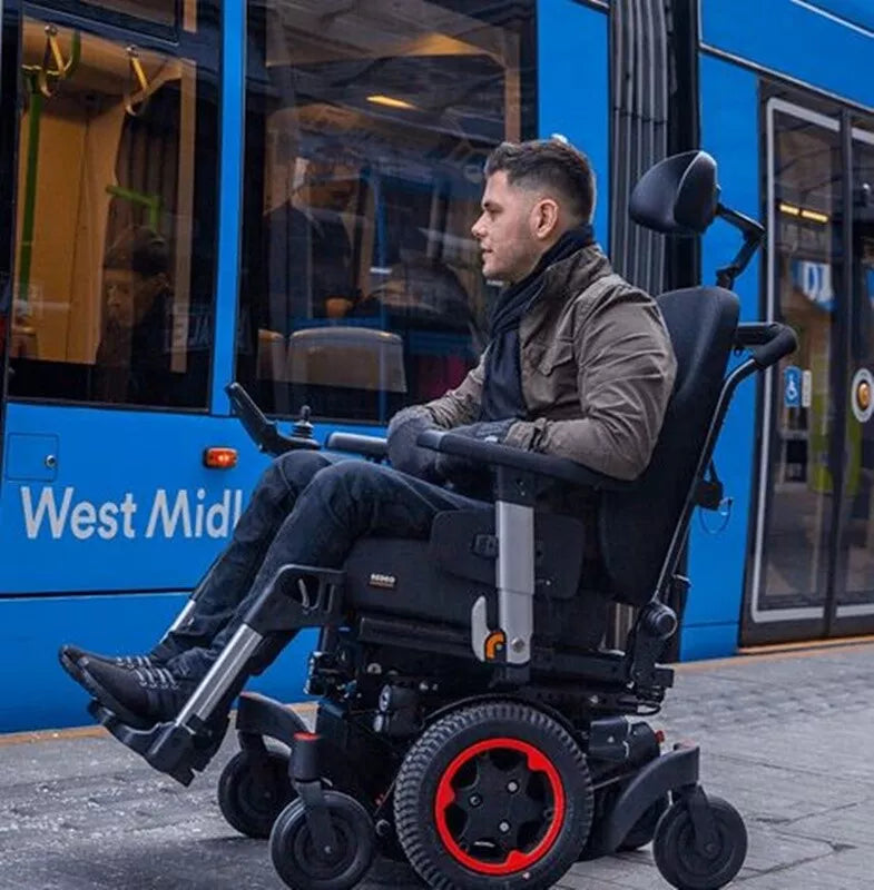 Elektrorollstuhl Sunrise Medical Q 300 M Mini – kompakter Mittelradantrieb mit Top-Wendigkeit
