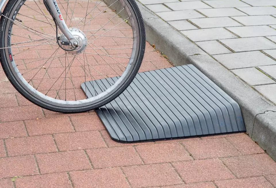 Türschwellenrampe Budget – Schwarz – 110 cm Breite – für Rollstuhl, Rollator, Elektromobil