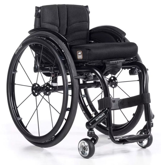 Aktivrollstuhl Nitrum von Sopur – ultraleicht, maßgeschneidert, leistungsstark