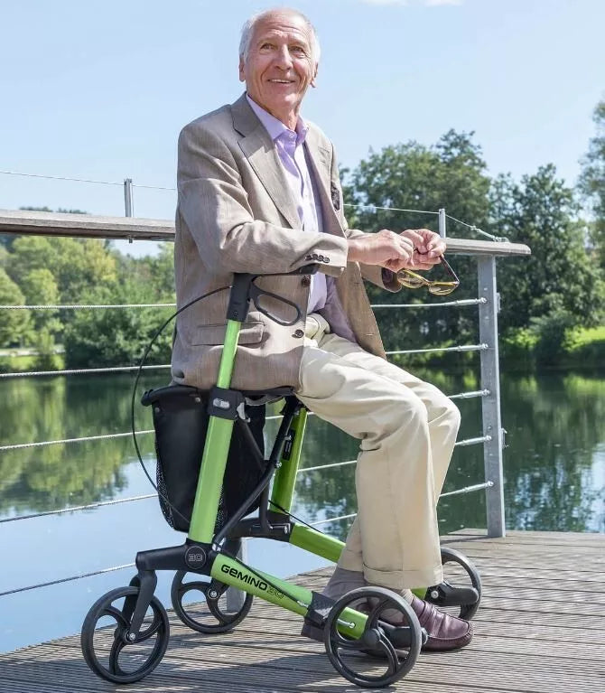 Leichtgewichtrollator Gemino 30 – faltbar, kompakt & komfortabel