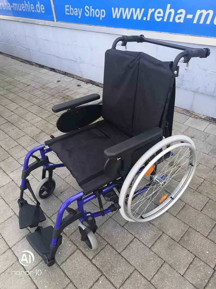 Leichtgewichtrollstuhl Breezy RubiX² Comfort – mit Rückenverstellung – gebraucht & geprüft