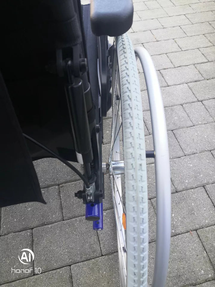 Leichtgewichtrollstuhl Breezy RubiX² Comfort – mit Rückenverstellung – gebraucht & geprüft
