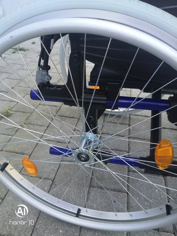 Leichtgewichtrollstuhl Breezy RubiX² Comfort – mit Rückenverstellung – gebraucht & geprüft