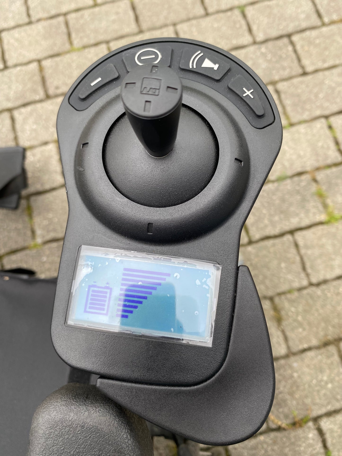 elektrischer Zusatzantrieb SOLO Firma AAT gebraucht mit Rollstuhl Elektro Antrieb elektrisch fahren