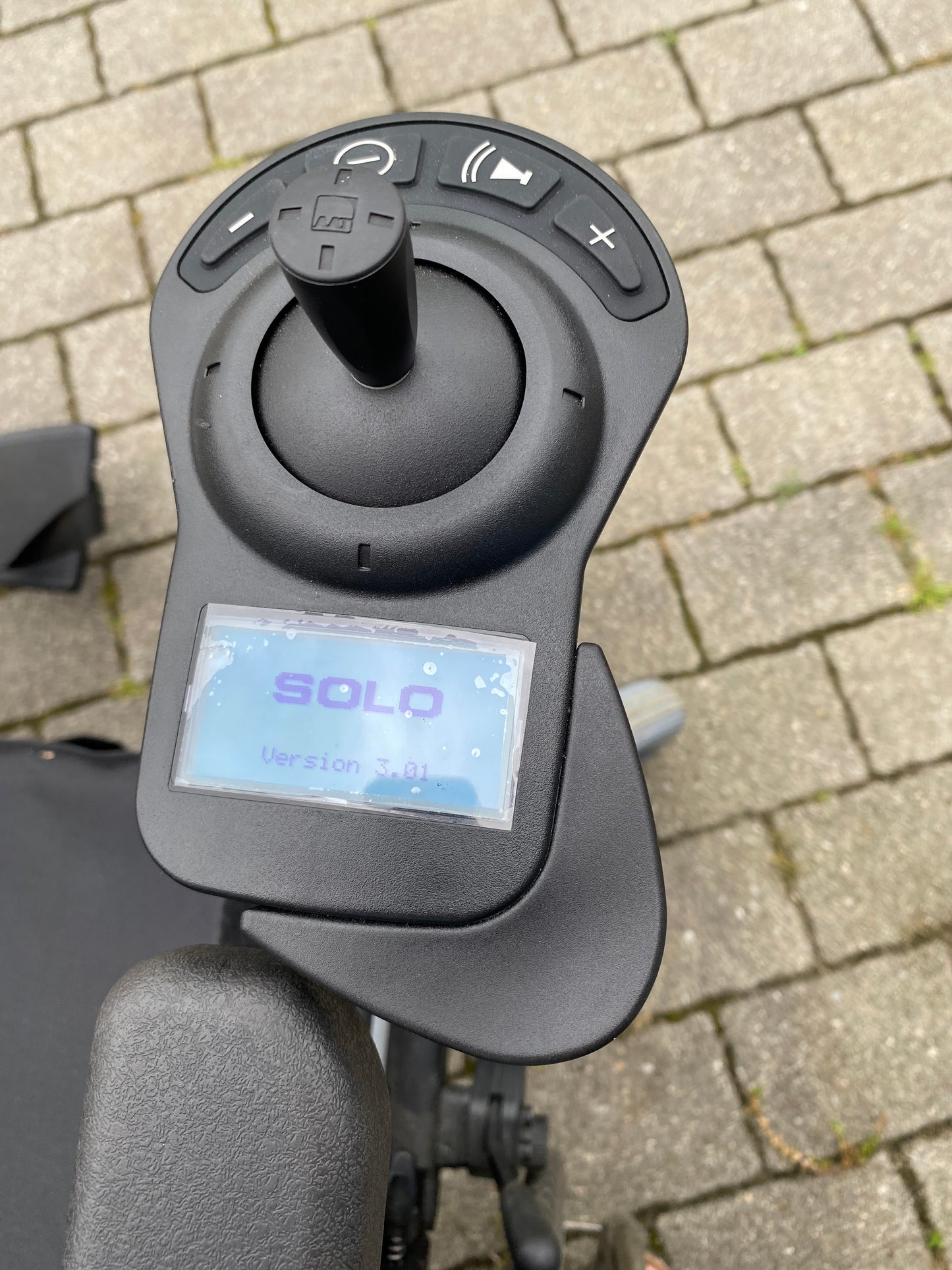 elektrischer Zusatzantrieb SOLO Firma AAT gebraucht mit Rollstuhl Elektro Antrieb elektrisch fahren