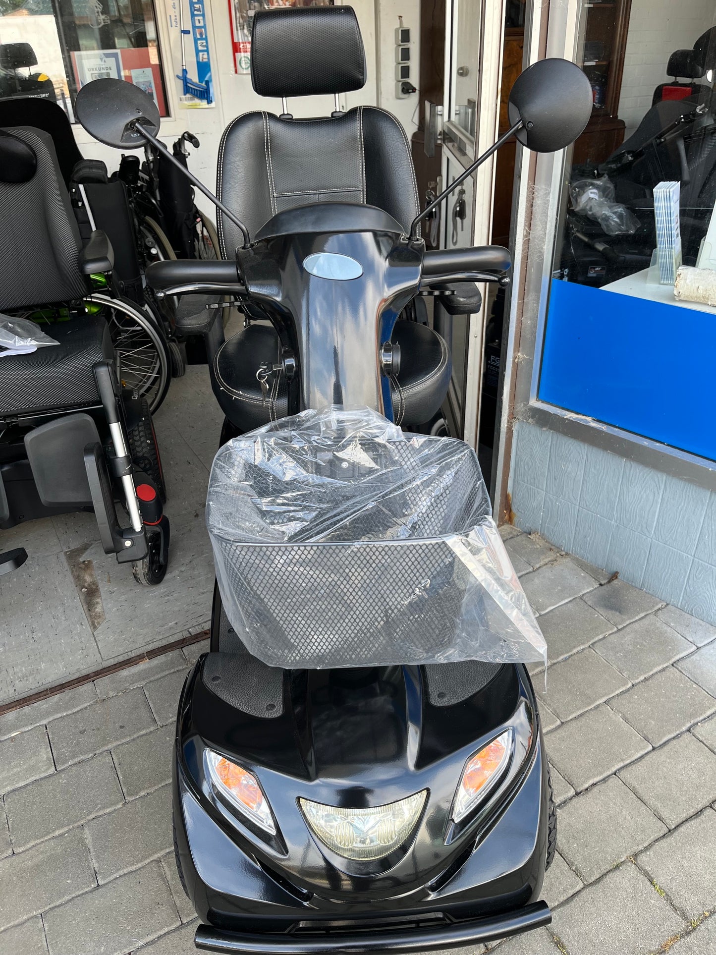 Elektromobil Comet 15 km/h gebraucht neue Batterien neue Lackierung Scooter