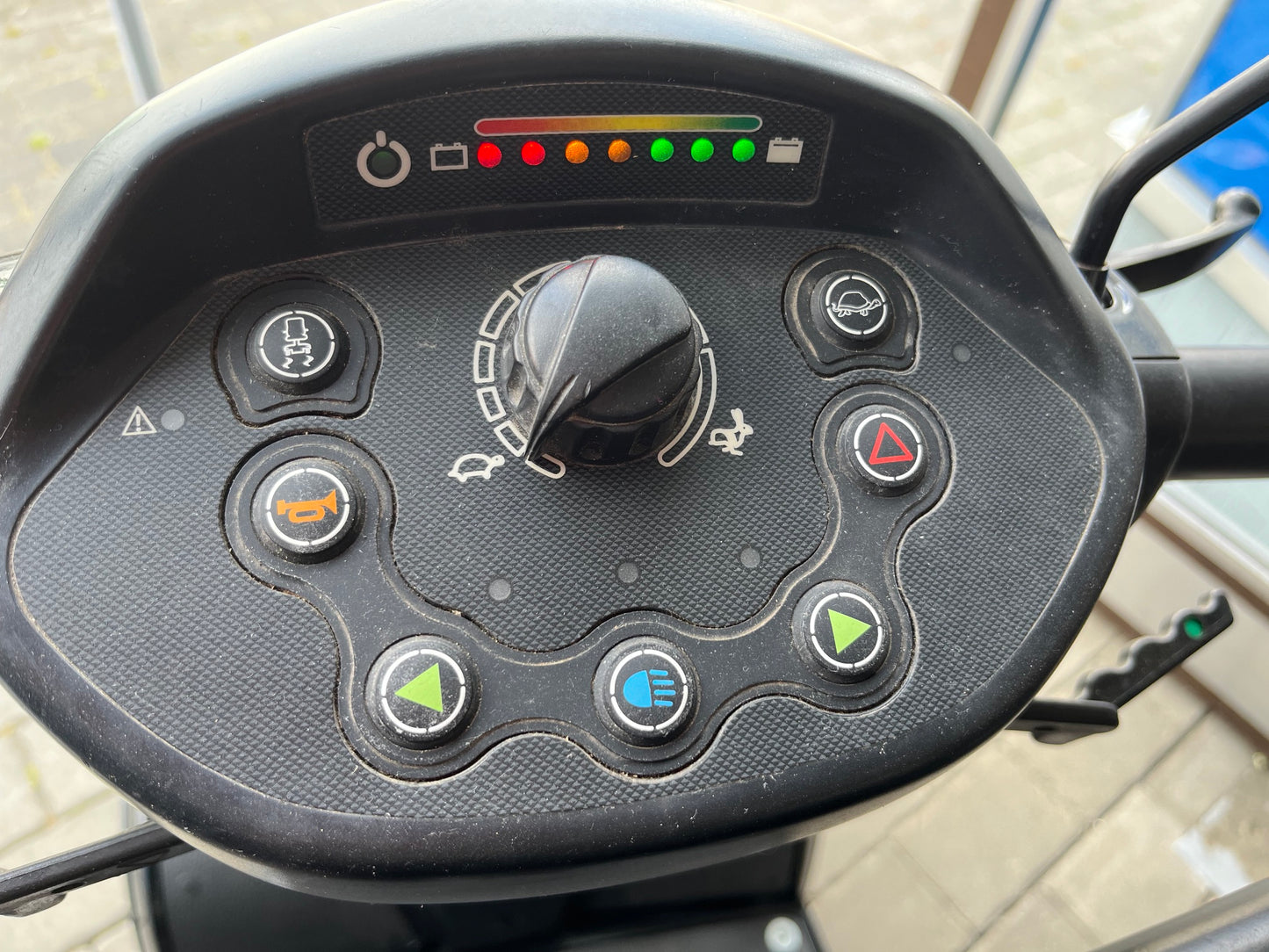 Elektromobil Comet 15 km/h gebraucht neue Batterien neue Lackierung Scooter