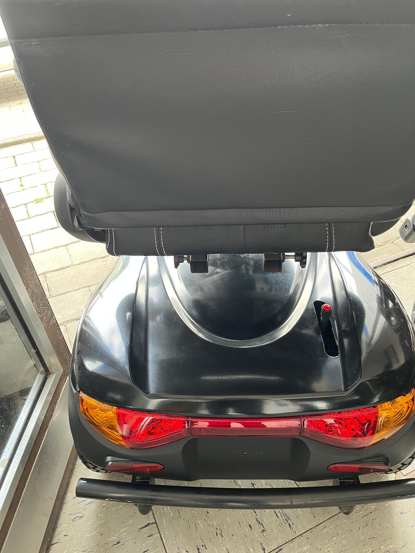 Elektromobil Comet 15 km/h gebraucht neue Batterien neue Lackierung Scooter
