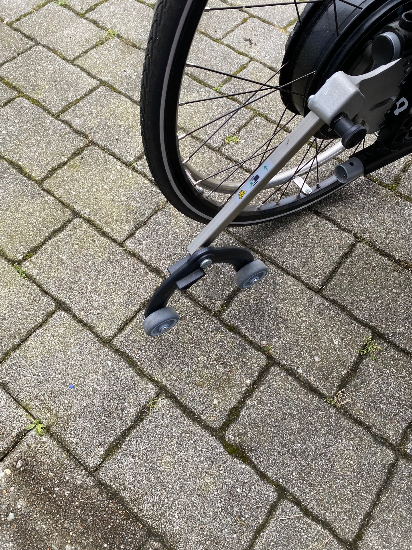 elektrischer Zusatzantrieb SOLO Firma AAT gebraucht mit Rollstuhl Elektro Antrieb elektrisch fahren