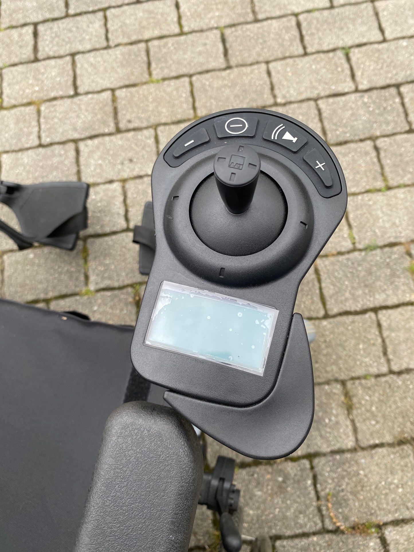 elektrischer Zusatzantrieb SOLO Firma AAT gebraucht mit Rollstuhl Elektro Antrieb elektrisch fahren